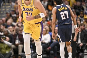  东契奇在美国队比赛中逆转,连败引发热议的是谁 