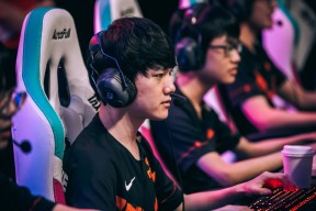 包含JackeyLove回归赛场，赛事规则更新首场状态亮眼，美国队观众沸腾！的词条